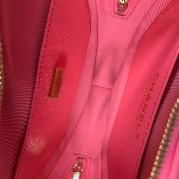 Chanel Pink Heart Bag 22S CC In Love Leather Crossbody bag NEW Authentic - Picture 5 of 15